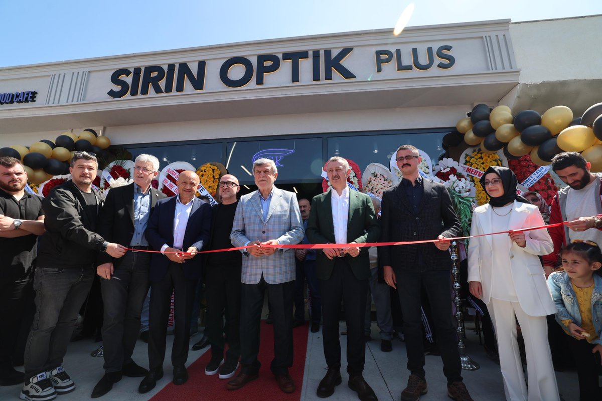 Başkanımız Sayın Tahir Büyükakın, Başiskele ilçemizde pastacılık sektöründe faaliyet gösteren özel bir işletmenin yeni üretim tesisinin açılışına katıldı. Ardından da yine aynı ilçe de optik alanında hizmet verecek olan işletmenin açılışını yaptı. Yeni işletmelerin şehrimize