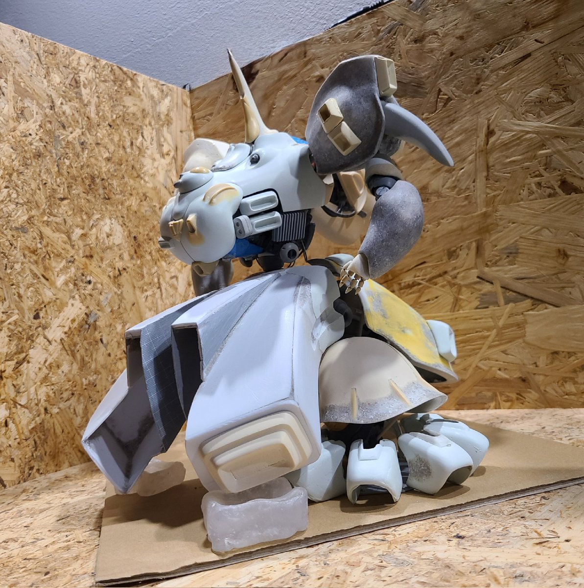 x9ltWKdJS441909's tweet image. #分かる人にだけ分かればいい
隣の妻の寝室から凄いいびきとクレヨンしんちゃんの音漏れがします😭
凄く不快ですが、模型ができる喜びがここにあります。