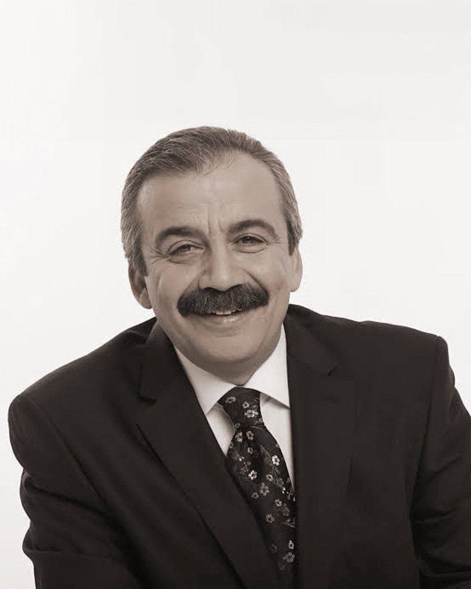 TBMM Başkanvekili ve İstanbul Milletvekili arkadaşımız Sırrı Süreyya Önder’e Allah’tan rahmet değerli ailesine, DEM Parti grubuna ve Yüce Meclisimize başsağlığı diliyorum.