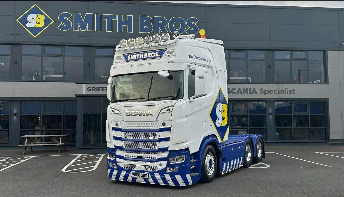 markd1xon's tweet photo. Well impressed to be part of the @SmithBrosLtd team… want a truck, they will have the best deal for you. Check them out 👌 https://t.co/4SQ3Ek3MkX