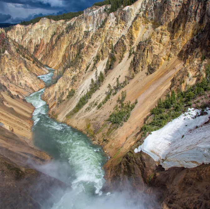 fun_world_facts's tweet photo. Carved by time, colored by nature🏞️🎨💛Yellowstone’s Grand Canyon dives 1,200 feet deep and glows with vibrant rock walls✨a true natural wonder https://t.co/PljCDAv16h