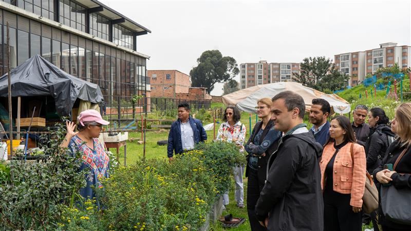 Visitamos la escuela <a href="/alcolegioenbici/">Al Colegio en Bici</a> en Bogotá 🇨🇴, una propuesta pedagógica fascinante que gira en torno al uso de la bicicleta. ¡Gracias por invitarnos a conocer este innovador proyecto donde el liderazgo distribuido cobra vida!