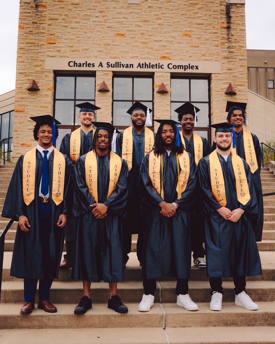 Toledo Football (@toledofb) on Twitter photo Congrats to all of our Graduates ๐๐
#TeamToledo Congrats to all of our Graduates ๐๐
#TeamToledo