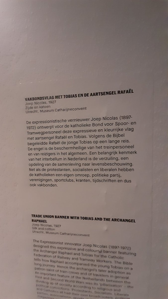 Ik ging naar het Catharijneconvent voor de tentoonstelling Tussen hemel en oorlog: Moderne kunst 1918-1939. Absolute aanrader. Ik zag een vakbondsvaandel van St.  Raphael de voorloper van NKV vervoersbond en later FNV. Bijzonder, mijn vader heeft daar vroeger gewerkt. 😊