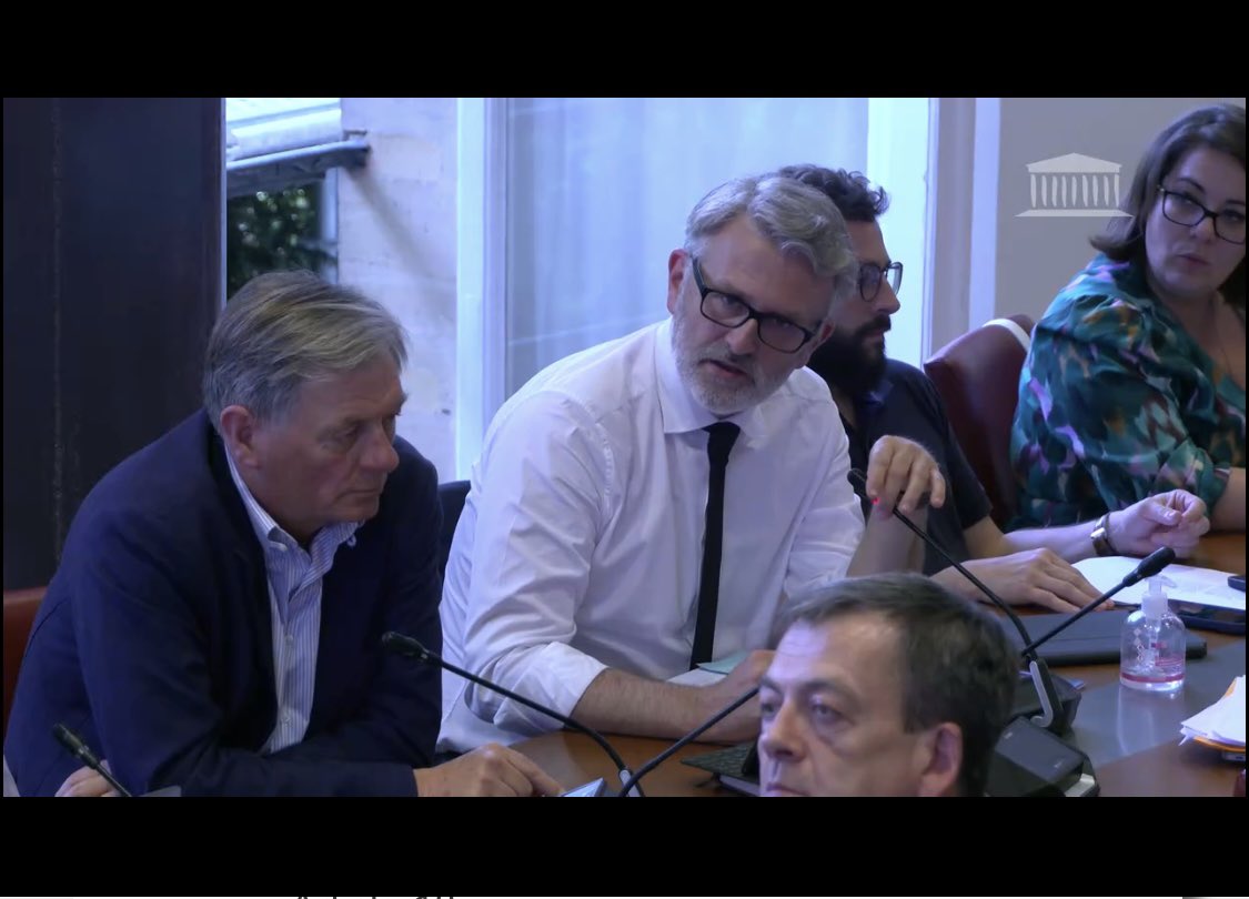 YannickMonnet3's tweet image. 42 heures ! C’est le temps passé en commission sur la proposition de loi sur la #findevie devenue « aide à mourir ».
Les positionnements de chacun ont pu s’exprimer dans le plus grand respect.
Et les débats ont montré qu’il ne peut y avoir d’évidence en matière d’aide à mourir.