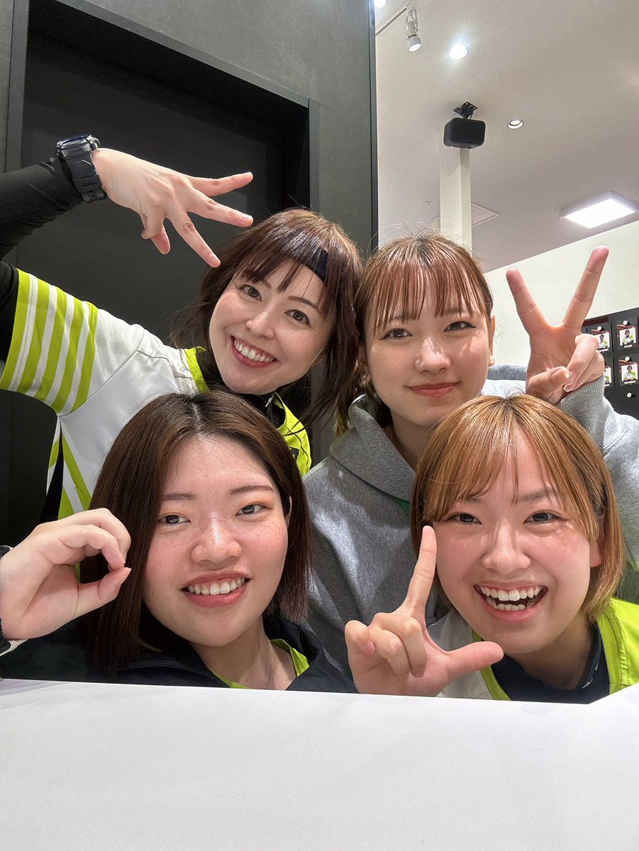 戎井依織 tweet media