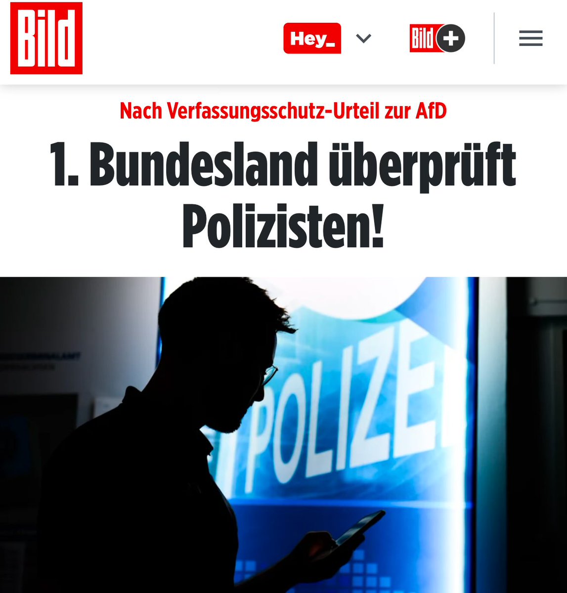Antidemokratische Innenminister wollen mit Faesers VS-Geheimjustiz als Vorwand Polizeibeamte mit AfD-Parteibuch schikanieren. Das ist ein Anschlag auf den Rechtsstaat und die innere Sicherheit. Wir stellen uns vor unsere Polizeibeamten und lassen sie nicht im Stich!