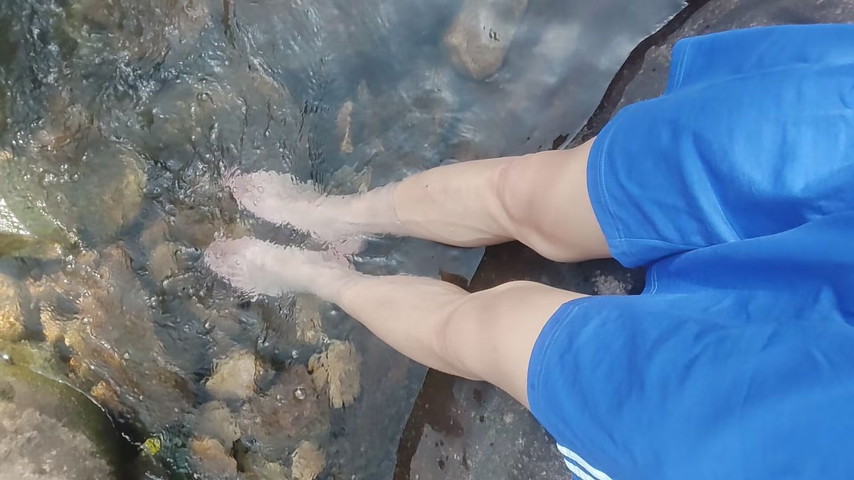 废掉一个人最有效的方式，就是让他在家无所事事地待着。人这一生最怕的，不是在外头碰壁，而是在家中闲废。不走出去，家就是你的世界；走出去了，世界就是你的家！