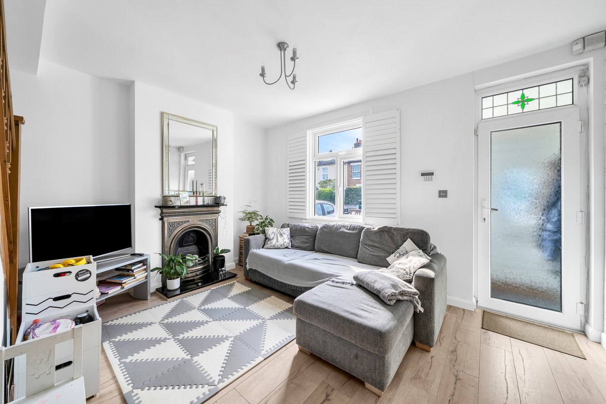 A super terraced cottage in Shortlands, backing the park and with off street parking. New on the market with a Guide Price £600,000 - £625,000. maguirebaylis.com/property/marti…