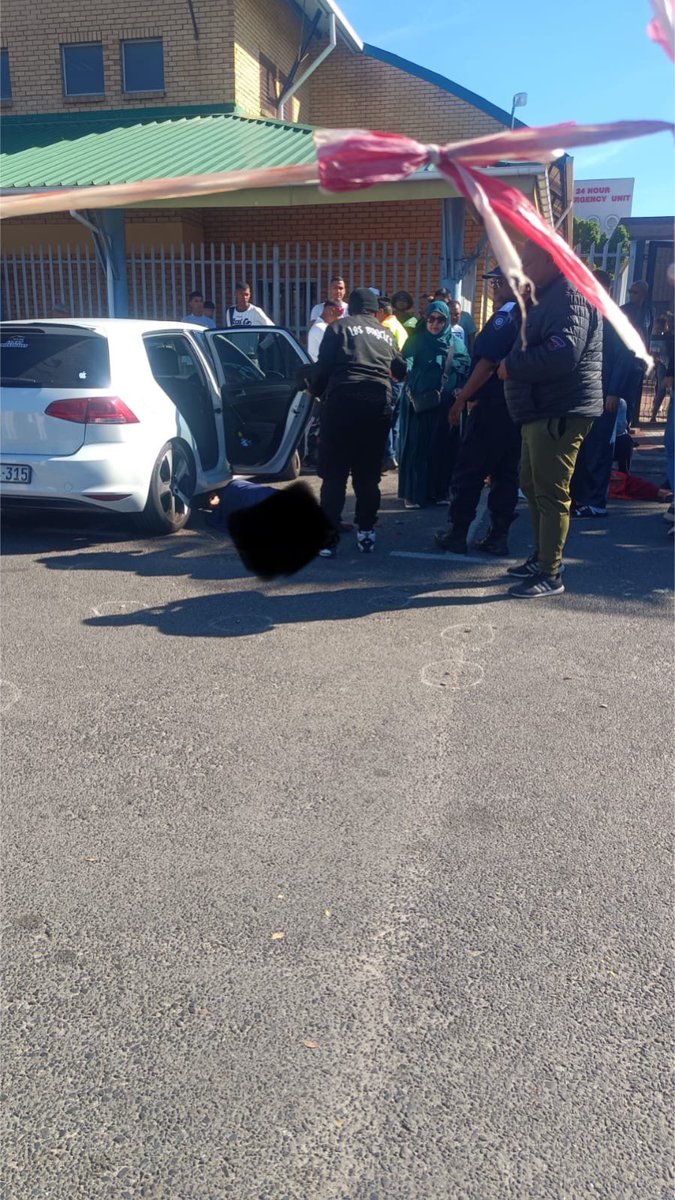 MDNnewss's tweet image. Tragic shooting in the parking lot of Rylands Civic Centre, Gatesville, Cape Town, on May 3, 2025, leaves one dead and another injured; police have launched an investigation.

📷 #CrimeWatch