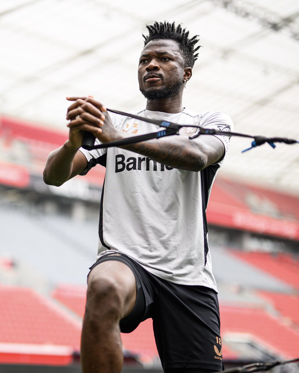 12Tapsoba's tweet image. At work! 👊🏿 @bayer04fussball