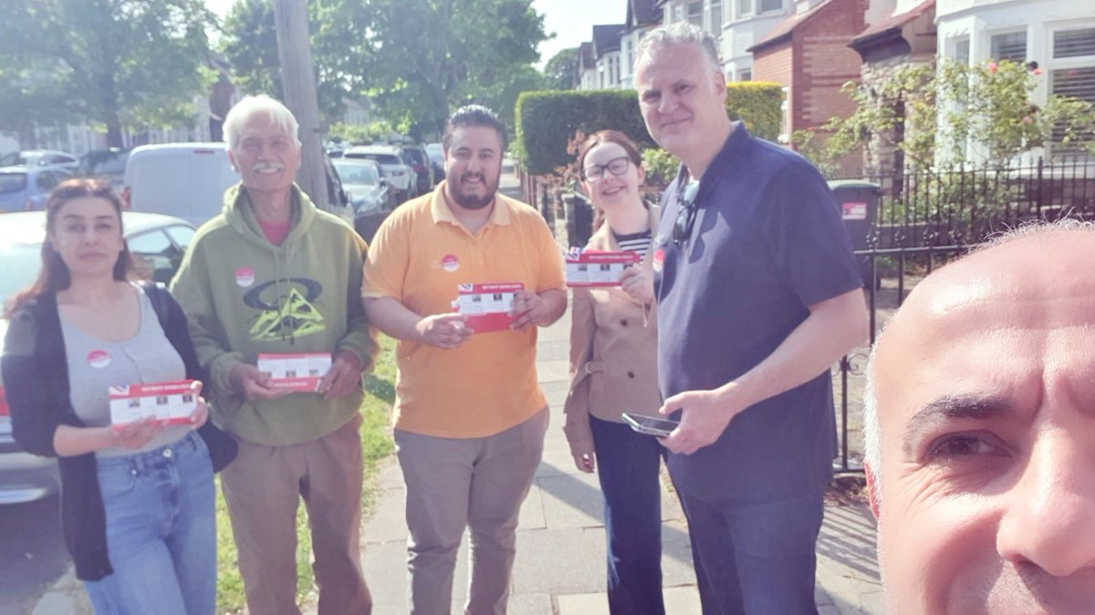 I was on the doorstep this morning in Bowes Ward with fellow councillor colleagues, speaking to residents about local issues.<a href="/enfield_labour/">Enfield Labour</a>