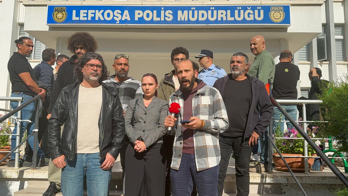 bagimsizlikyolu's tweet photo. Bağımsızlık Yolu'ndan Protestolara Müdahaleye Tepki: Emir Uçakla Gelmiştir!
https://t.co/zKHXuMD8I6 https://t.co/Yna00HMOUo