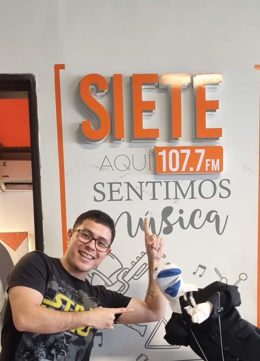 Prendiending ahora con @ayrlex_py por @radiosietepy como invitados para @javoraigeek con @anfuar 💪💪💪💪