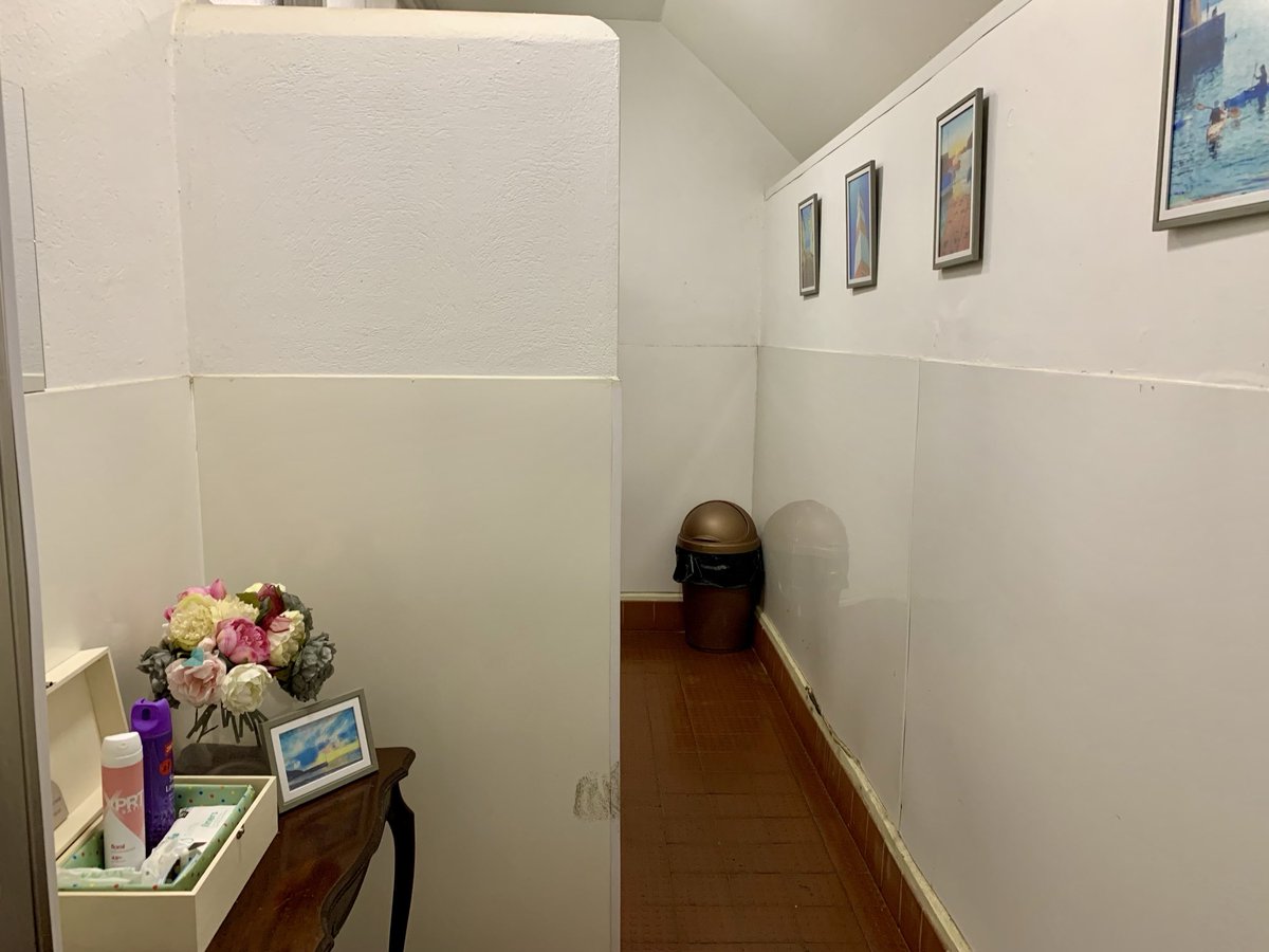 PatWilliams18's tweet image. If there was a prize for the prettiest, cleanest beach ladies toilet, I’m sure #Polkerris would be a top contender #Cornwall #LooOnTheBeach