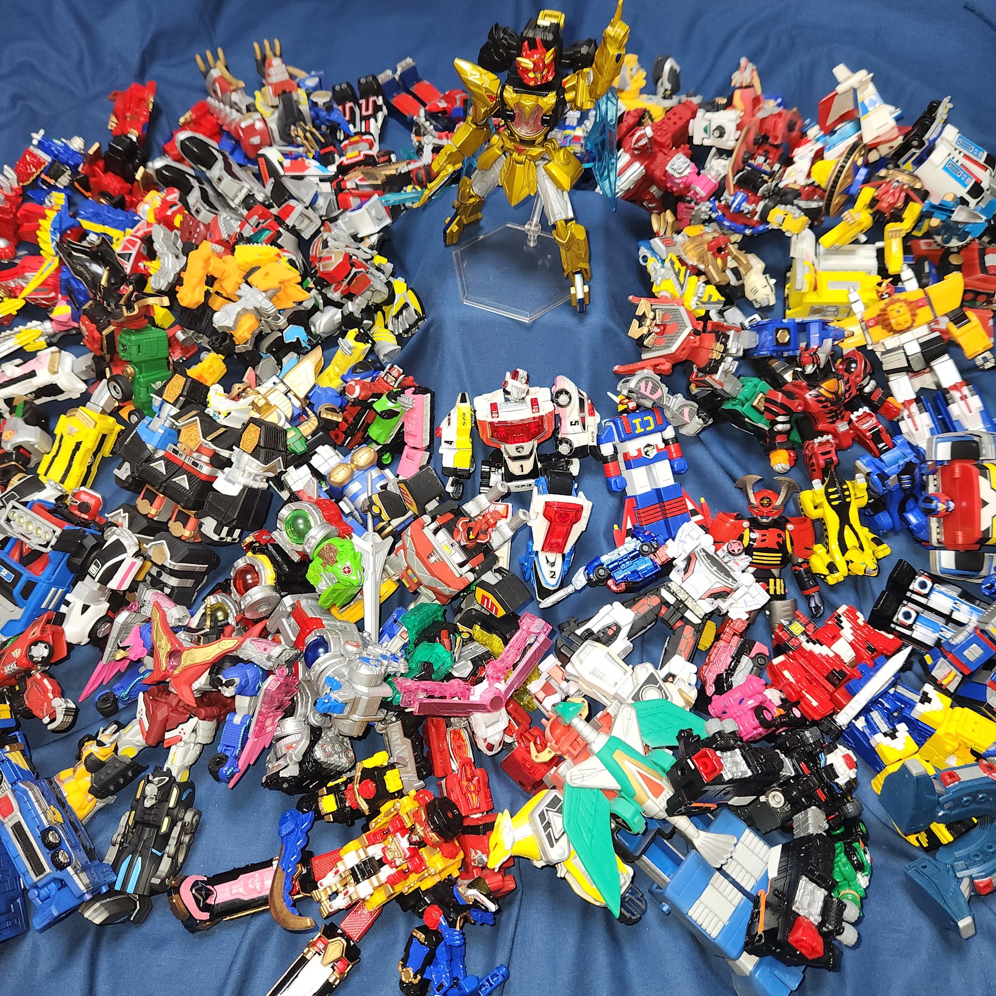 塗装完成品　ミニプラ　テガソード　銀　ユニバース　ゴジュウジャー 塗装完成品 ミニプラ テガソード ゴジュウジャー - メルカリ