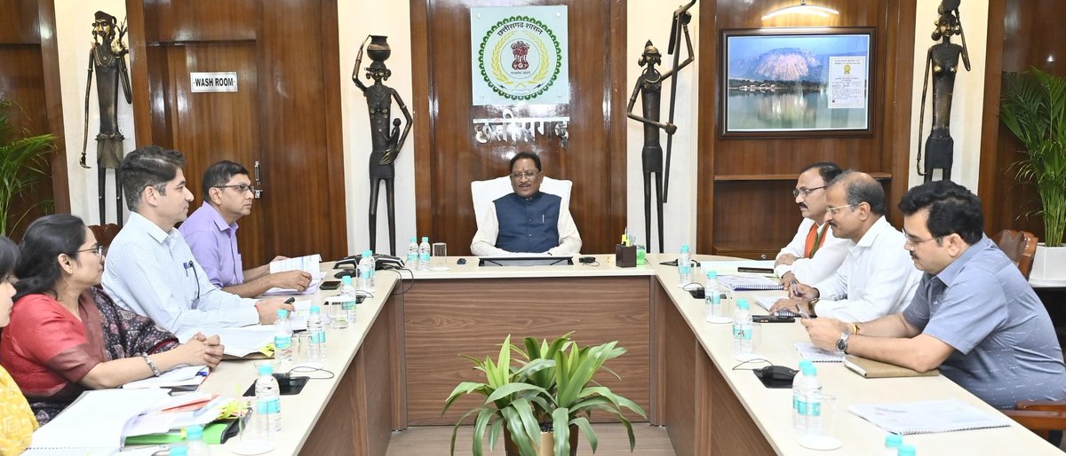 CMO Chhattisgarh (@chhattisgarhcmo) on Twitter photo рдореБрдЦреНрдпрдордВрддреНрд░реА рд╢реНрд░реА рд╡рд┐рд╖реНрдгреБ рджреЗрд╡ рд╕рд╛рдп рдХреА рдЕрдзреНрдпрдХреНрд╖рддрд╛ рдореЗрдВ рдЖрдЬ рд╕реНрд╡рд╛рд╕реНрдереНрдп рд╡рд┐рднрд╛рдЧ рдХреА рд╕рдореАрдХреНрд╖рд╛ рдмреИрдардХ рд╕рдВрдкрдиреНрди рд╣реБрдИтАМред рдЙрдиреНрд╣реЛрдВрдиреЗ рдмреИрдардХ рдореЗрдВ рдЖрдордЬрди рдХреЗ рд╣рд┐рдд рдореЗрдВ рд╕реНрд╡рд╛рд╕реНрдереНрдп рд╕реБрд╡рд┐рдзрд╛рдУрдВ рдХреЗ рд╡рд┐рд╕реНрддрд╛рд░ рдХреЗ рдирд┐рд░реНрджреЗрд╢ рдЕрдзрд┐рдХрд╛рд░рд┐рдпреЛрдВ рдХреЛ рджрд┐рдПред
рдореБрдЦреНрдпрдордВрддреНрд░реА рд╢реНрд░реА рд╕рд╛рдп рдиреЗ рдХрд╣рд╛ рдХрд┐ рдЕрд╕реНрдкрддрд╛рд▓реЛрдВ рдореЗрдВ рдорд░реАрдЬреЛрдВ рдХреЗ рд▓рд┐рдП рдмреЗрд╣рддрд░ рд╕реБрд╡рд┐рдзрд╛рдПрдВ рд╕реБрдирд┐рд╢реНрдЪрд┐рдд рд╣реЛ рдореБрдЦреНрдпрдордВрддреНрд░реА рд╢реНрд░реА рд╡рд┐рд╖реНрдгреБ рджреЗрд╡ рд╕рд╛рдп рдХреА рдЕрдзреНрдпрдХреНрд╖рддрд╛ рдореЗрдВ рдЖрдЬ рд╕реНрд╡рд╛рд╕реНрдереНрдп рд╡рд┐рднрд╛рдЧ рдХреА рд╕рдореАрдХреНрд╖рд╛ рдмреИрдардХ рд╕рдВрдкрдиреНрди рд╣реБрдИтАМред рдЙрдиреНрд╣реЛрдВрдиреЗ рдмреИрдардХ рдореЗрдВ рдЖрдордЬрди рдХреЗ рд╣рд┐рдд рдореЗрдВ рд╕реНрд╡рд╛рд╕реНрдереНрдп рд╕реБрд╡рд┐рдзрд╛рдУрдВ рдХреЗ рд╡рд┐рд╕реНрддрд╛рд░ рдХреЗ рдирд┐рд░реНрджреЗрд╢ рдЕрдзрд┐рдХрд╛рд░рд┐рдпреЛрдВ рдХреЛ рджрд┐рдПред
рдореБрдЦреНрдпрдордВрддреНрд░реА рд╢реНрд░реА рд╕рд╛рдп рдиреЗ рдХрд╣рд╛ рдХрд┐ рдЕрд╕реНрдкрддрд╛рд▓реЛрдВ рдореЗрдВ рдорд░реАрдЬреЛрдВ рдХреЗ рд▓рд┐рдП рдмреЗрд╣рддрд░ рд╕реБрд╡рд┐рдзрд╛рдПрдВ рд╕реБрдирд┐рд╢реНрдЪрд┐рдд рд╣реЛ
