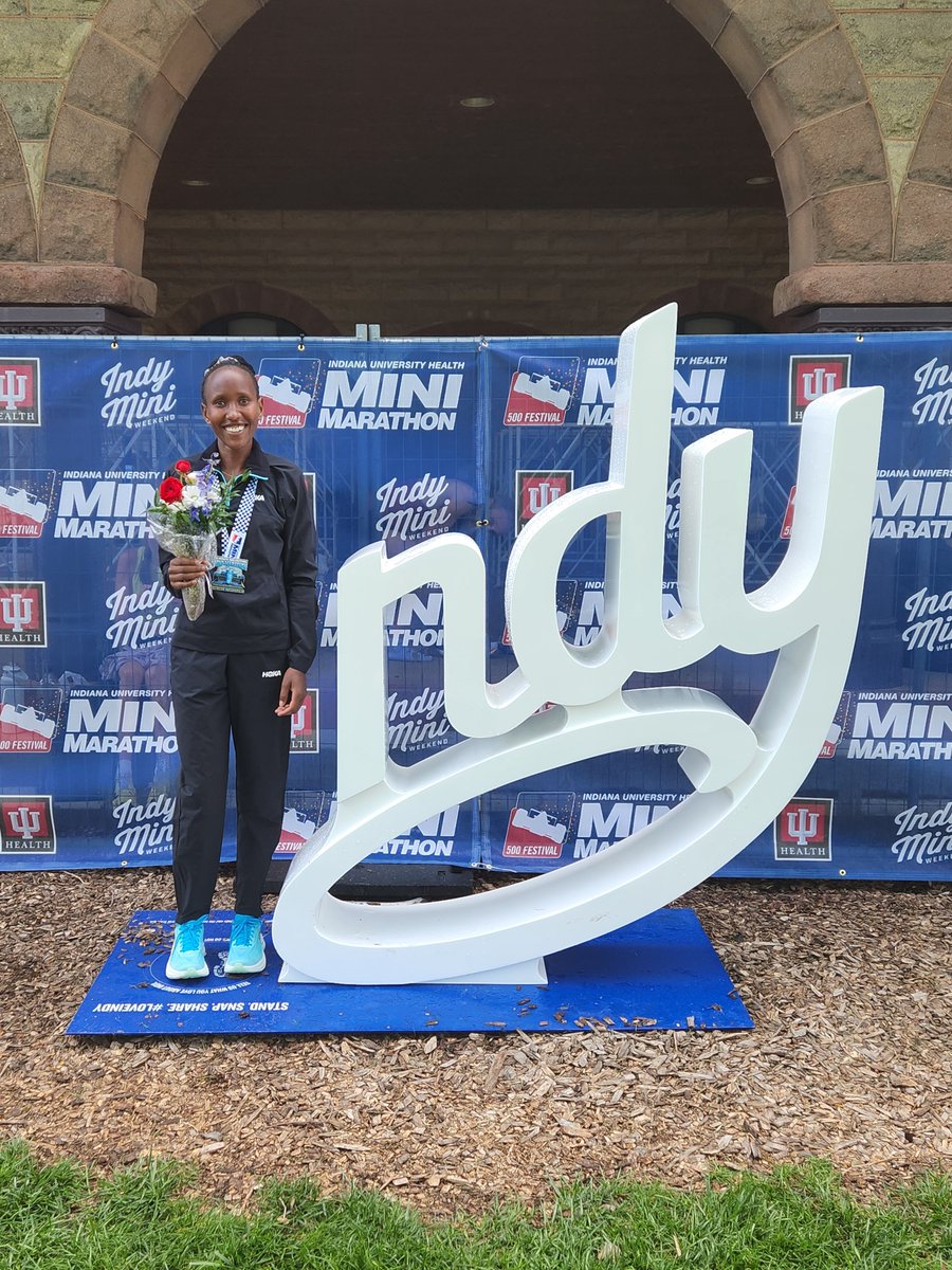 That's a new event record in the Indy Mini, as Mercy wins in 1:10:32!  A great tune up for the Ottawa Marathon in 3 weeks!
