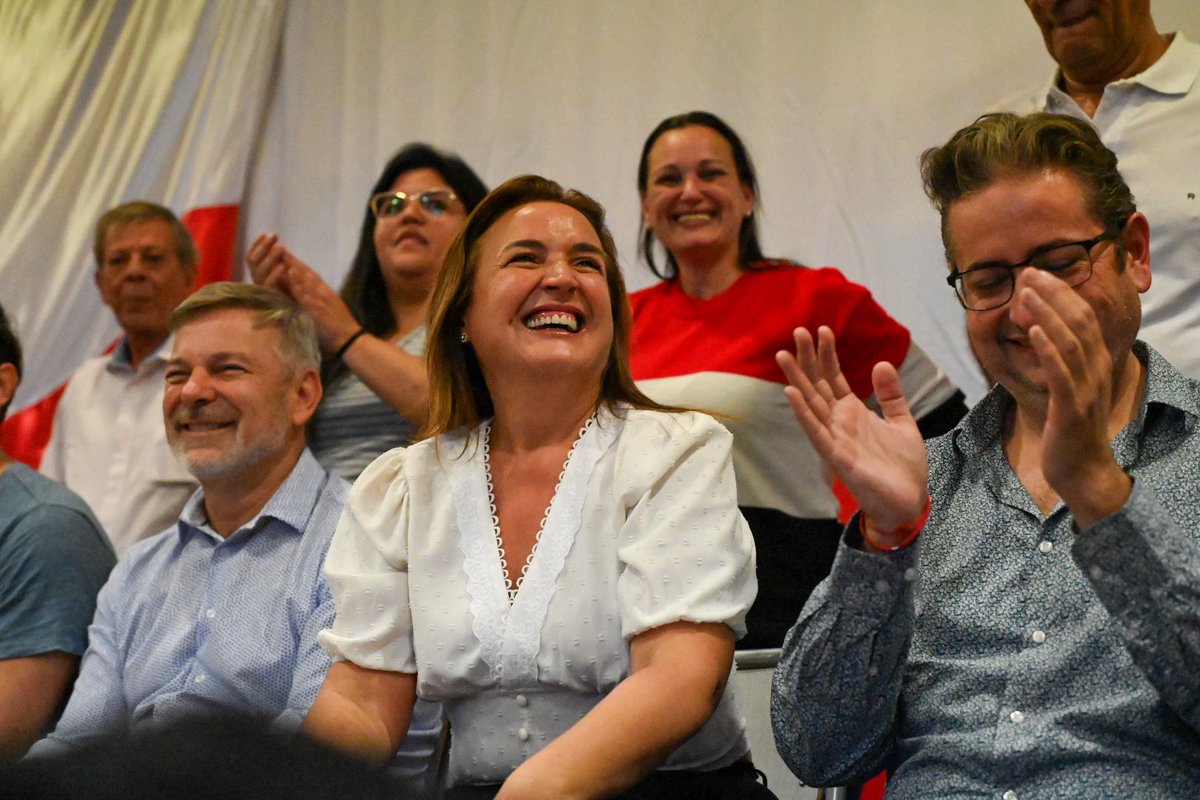 El trabajo transforma. La política bien entendida también.
Nos reunimos para celebrar a quienes hacen posible que Córdoba crezca todos los días.

Creemos en un Estado presente, que acompaña y crea oportunidades.
Seguimos haciendo, sin excusas, con <a href="/MartinLlaryora/">Martín Llaryora</a> y un equipo que