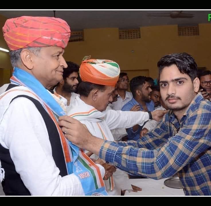 जोधपुर को विश्व मे पहचान दिलाने वाले माली समाज के गौरव पूर्व मुख्यमंत्री जननायक श्री अशोक गहलोत साहब को जन्मदिन की हार्दिक बधाई एवं शुभकामनाएं  <a href="/ashokgehlot51/">Ashok Gehlot</a>
 आपके साथ जोधपुर मे छायाचित्र 😍#AshokGehlot #JanNayak #HappyBirthdayAshokGehlotJi