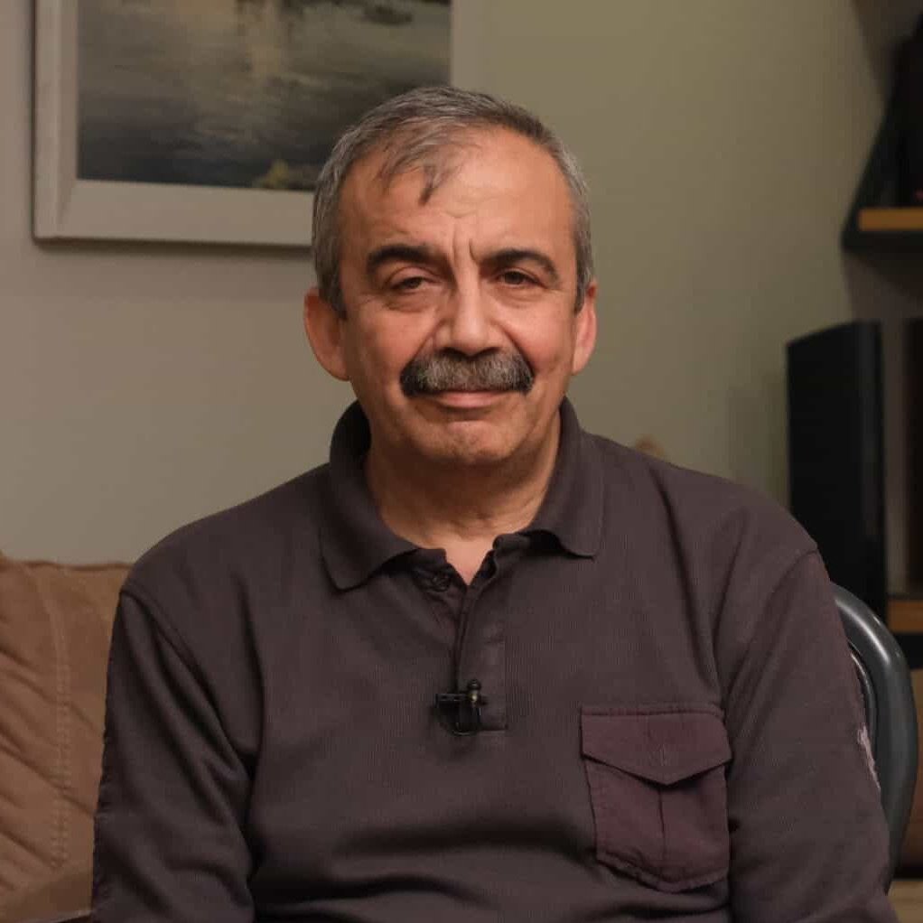 İYİ Parti Genel Başkan Yardımcısı Mehmet Aslan: 

"Allah taksiratını affetsin, tam Türkçülük gününde Allah aldı canını."