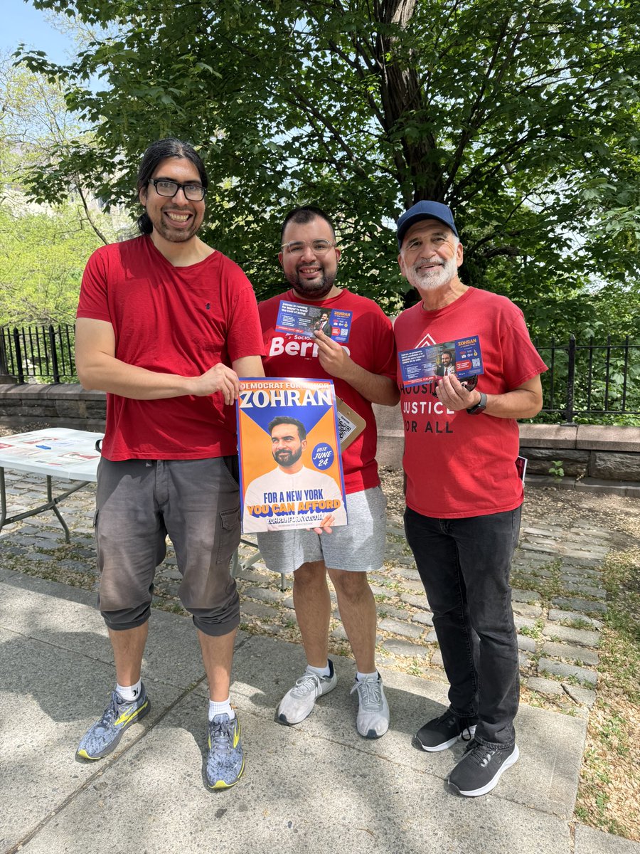 Parolanto's tweet image. We just tabled for @ZohranKMamdani for mayor by Morningside Park. Lots of interest.

Sukcesa tago sub la suno. Ni subtenas la kandidaton Zohran por novjorka urbestro. 

@nycDSA