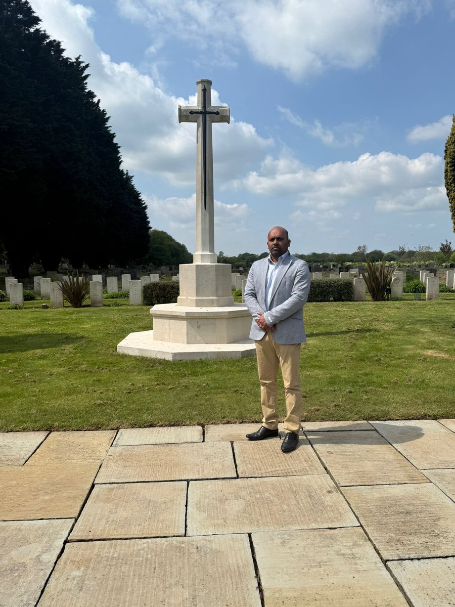 Ahead of next week’s VE Day celebrations, I paid my respects at Hawkinge Cemetery’s Commonwealth War Graves.

There are 96 British military personnel buried here. They gave their lives in the Second World War so we can live in a free society today. 

We must always remember them.