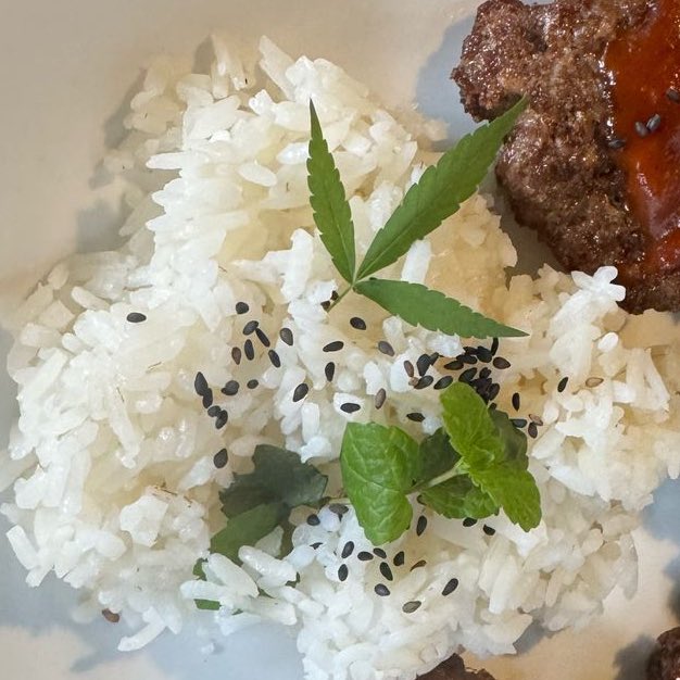 a linguagem de amor do meu tio é cozinhar e colocar uma folha da verdinha