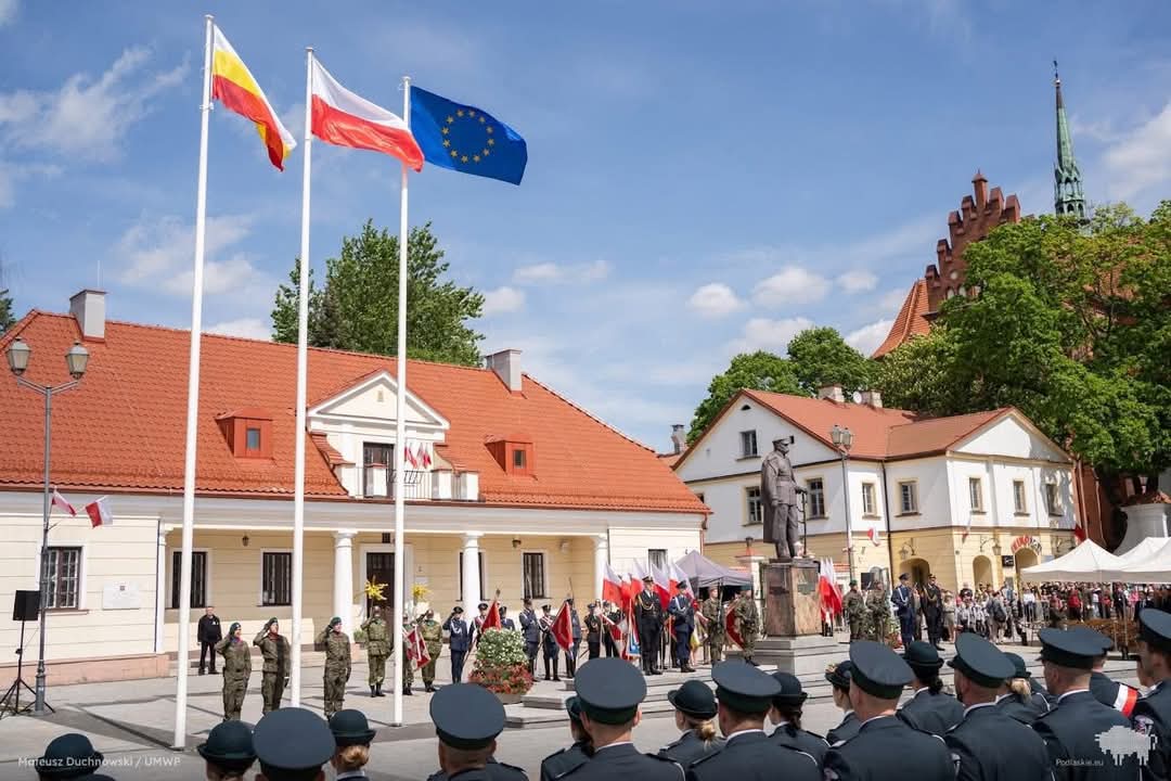 Vivat Maj, Trzeci Maj!
Świętujemy rocznicę uchwalenia Konstytucji 3 Maja — pierwszej w Europie, drugiej na świecie. Dziękuję, że byliśmy dziś razem! 
#3Maja
