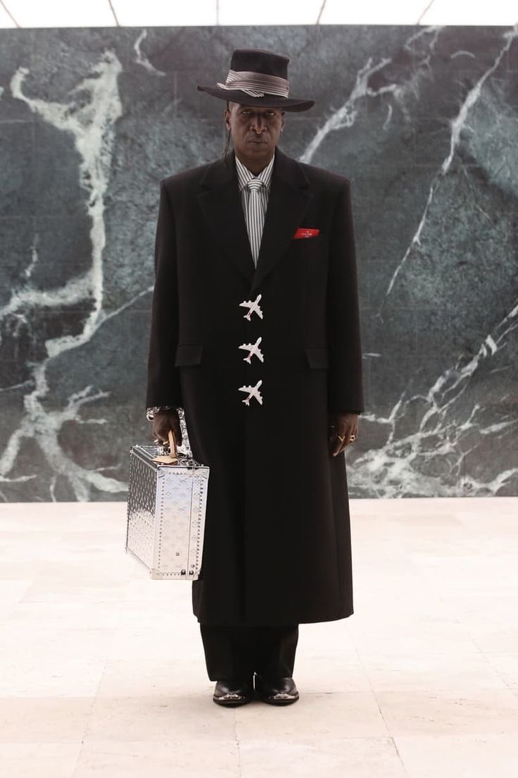 YZAREYEZ's tweet image. Virgil’s LV F/W 21 Collection Was Made For The Met Gala Theme This Year