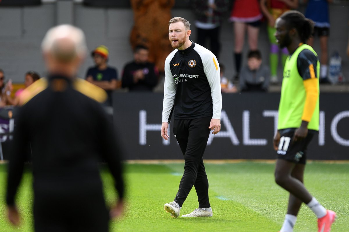 Chwaraeon Radio Cymru (@bbcchwaraeonrc) on Twitter photo CERDYN COCH
66' - Casnewydd lawr i ddeg dyn. Kai Whitmore yn gweld coch.
🟠 Casnewydd 1-2 Tranmere ⚪
📻 Y diweddaraf ar
<a href="/BBCRadioCymru/">Radio Cymru</a> CERDYN COCH
66' - Casnewydd lawr i ddeg dyn. Kai Whitmore yn gweld coch.
🟠 Casnewydd 1-2 Tranmere ⚪
📻 Y diweddaraf ar
<a href="/BBCRadioCymru/">Radio Cymru</a>
