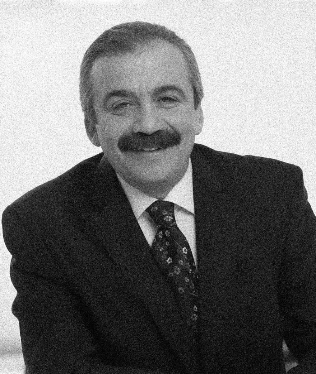 Vicdanı ve ülkemize olan derin sevgisiyle gönüllerimizde iz bırakan Sırrı Süreyya Önder’i kaybetmenin derin üzüntüsü içindeyim.

O, yalnızca bir sanatçı ve siyasetçi değil, adaleti ve barışı savunan örnek bir insandı. Kendisine Cenab-ı Allah'tan rahmet, kederli ailesine sabır ve