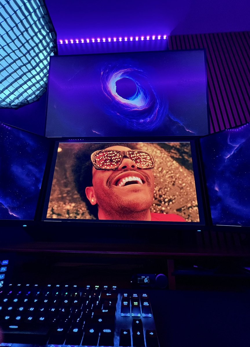afkflea's tweet image. quad monitor is setup is back