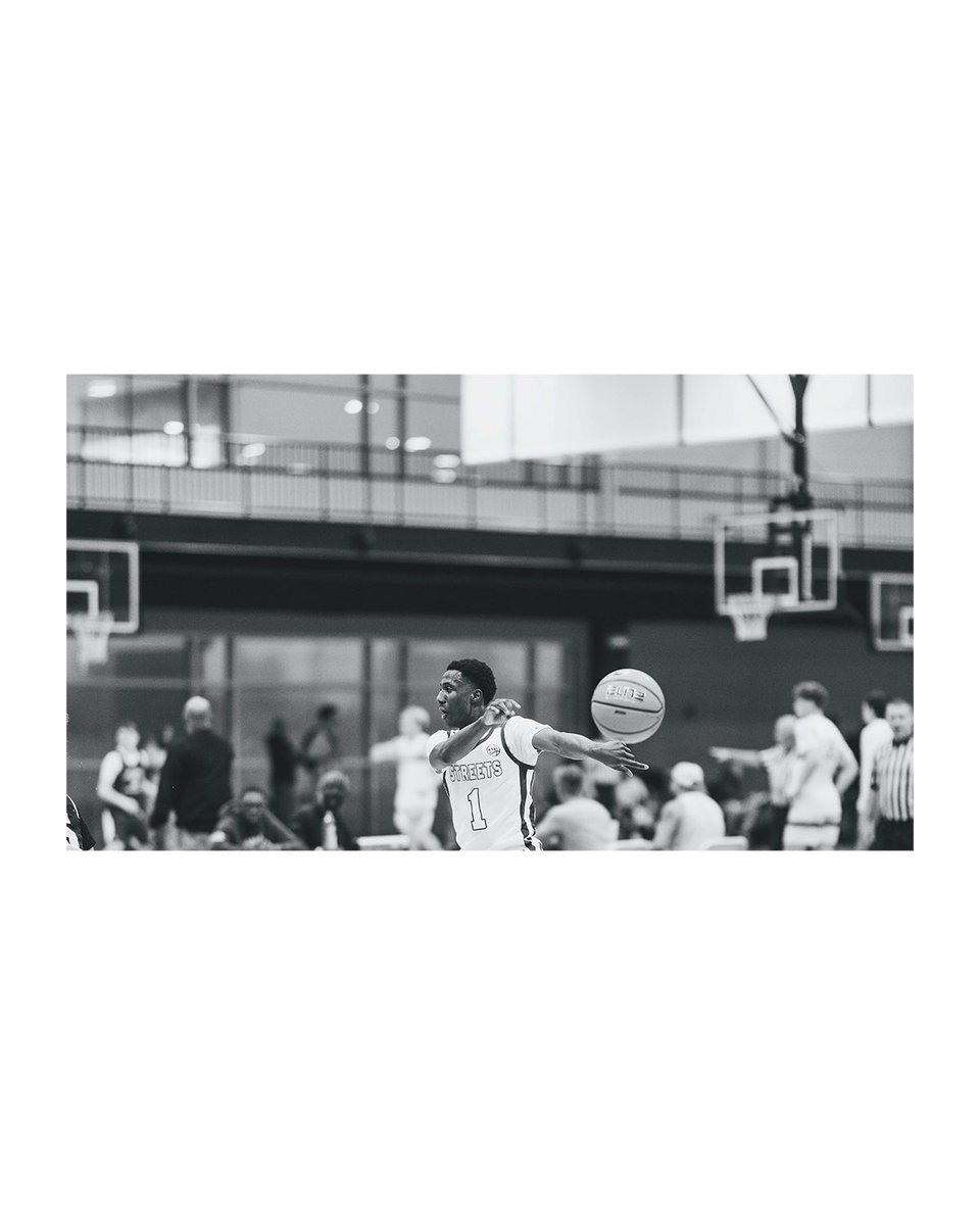Nike Meanstreets (@meanstreetseyb) on Twitter photo “Bond built on and off the court…..family & foundation.”
📸 <a href="/estbelleame/">estbelleame</a> 📸
Ⓜ️💨
#RespectTheStreets “Bond built on and off the court…..family & foundation.”
📸 <a href="/estbelleame/">estbelleame</a> 📸
Ⓜ️💨
#RespectTheStreets