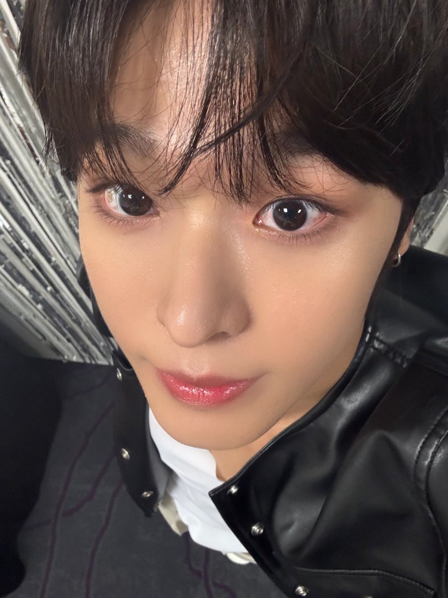 리쿠 눈이 빨개……..
좀 자라 애기야