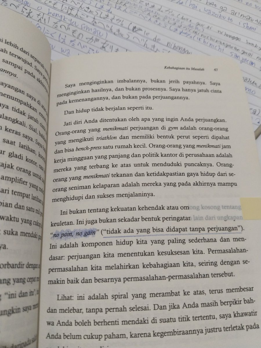 malam yang sepi ternyata obatnya ngga harus keluar sama temen, ngga harus vc sama doi, cukup dengan baca buku dengan teh dan lagu favorit bisa bikin malam jadi tenang bangett