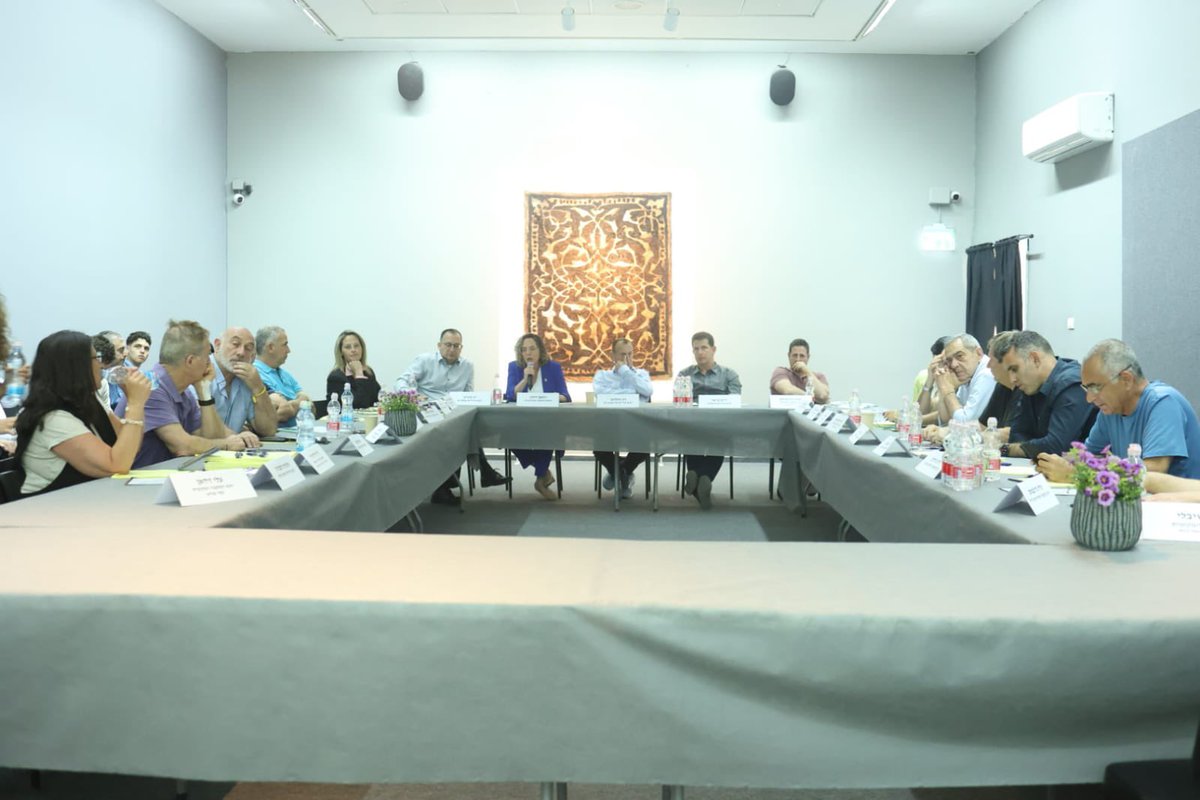 אם יש מועצת יש״ע אז תהיה גם מועצת הרשויות הליברליות. 
אמש בכנס היסוד בהרצליה, ״בונים יחד תשתית ליברלית דמוקרטית בכל הארץ*
התכנסו כ-30 ראשי יישובים למפגש שמטרתו הקמת לובי דמוקרטי-ליברלי של ראשי רשויות.
במפגש נכחו בין היתר ראשי היישובים ת״א, גבעתיים, הרצליה, גזר, קרית טבעון .