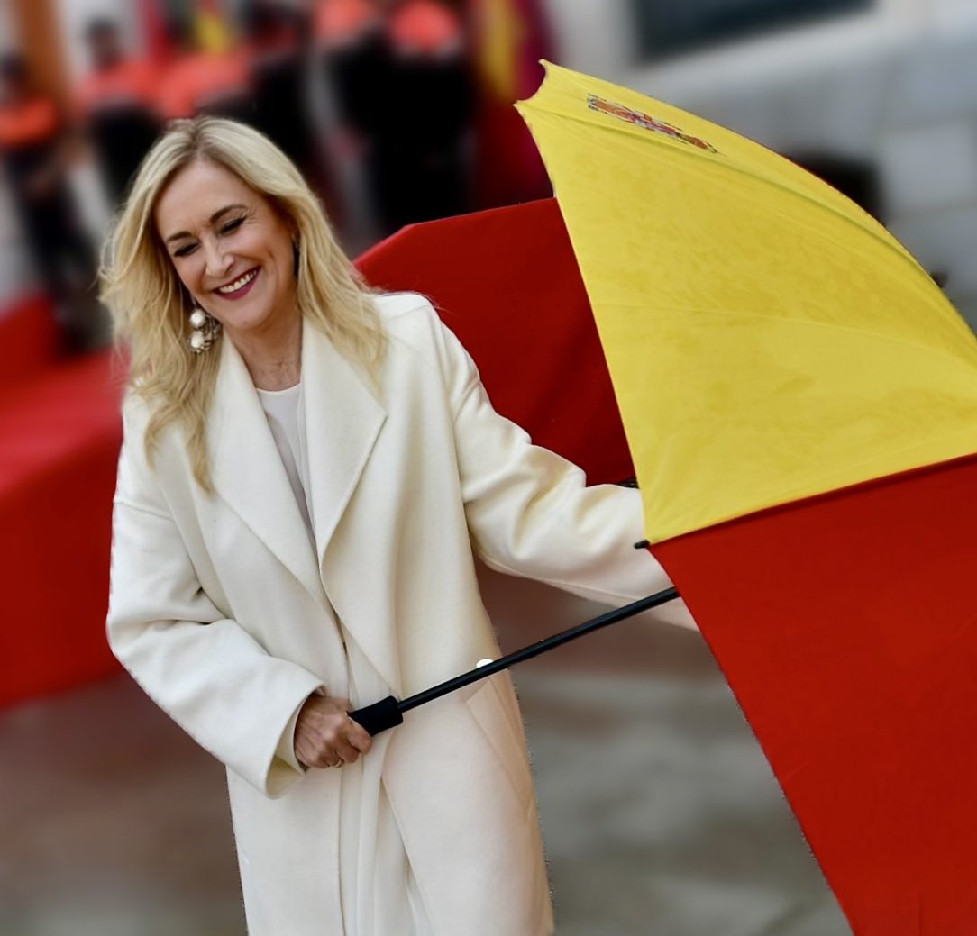 Un 2 de mayo diferente, celebrando el Día de la Comunidad de Madrid.
¡Viva Madrid! 
¡Viva España! ❤️🇪🇸