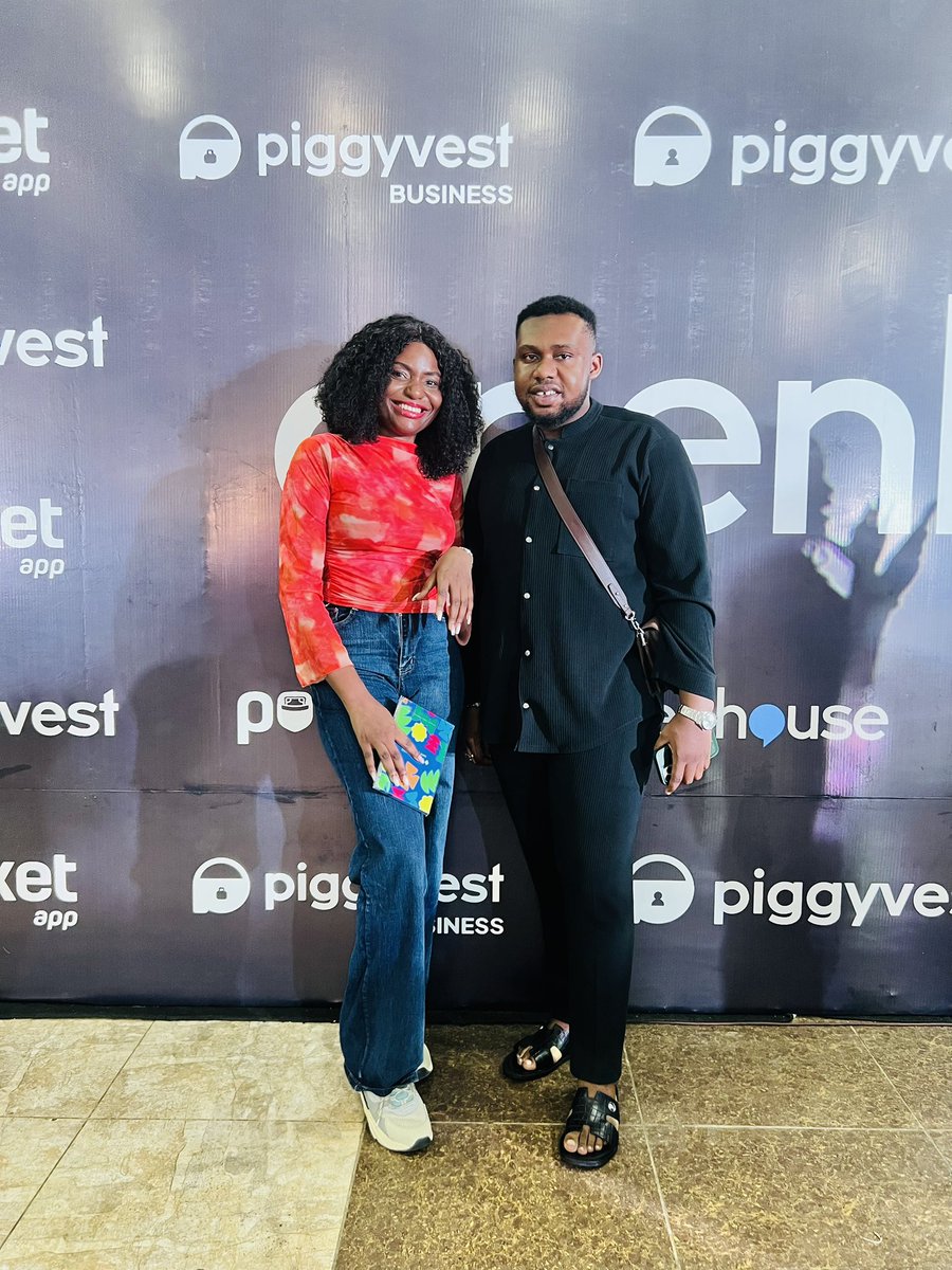 Blessing__Iyare's tweet image. Today at @PiggyBankNG Openhouse Abuja.
I met the Chief Operating Officer (COO) of PiggyVest @EweniyiOdunayo ๐ and also an ambassador of Piggyvest like myself, he has used Piggyvest for over 7 years now and counting @crazey_duke_