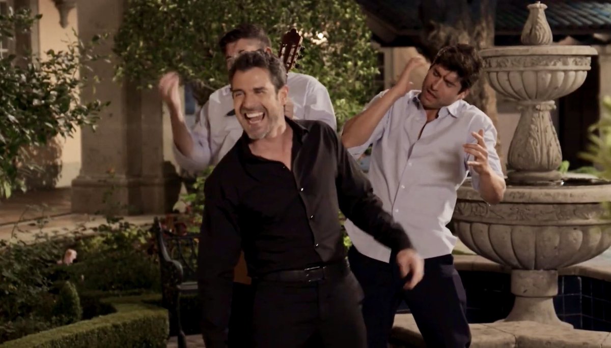 Gaaabbbs__'s tweet image. Te amo, Julio César. Que sonrisa más hermosa, por favor. 🥺🥰🥰