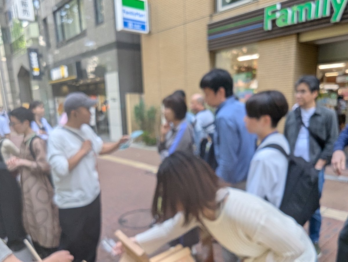 104087's tweet photo. @takagiwa_miyuki お会いしたのは、長女の同級生が出店していたバー『武者小路』の前です!
オランダにいる長女の話で楽しそうにしてたのかな💦
お休みの中、精力的にイベントを回って足を運んでくださる姿に皆、とても感動していました。
なんというか元気が出ます。
ありがとうございます!
#豊島区長
#Livingloop https://t.co/evFTUAfxAv