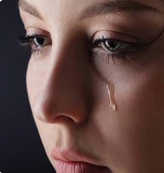 سوال آنکھوں میں ہی رہ گئے......      
 بچھڑنے والے نے میری طرف دیکھا ہی نہیں ۔

#اردو_زبان