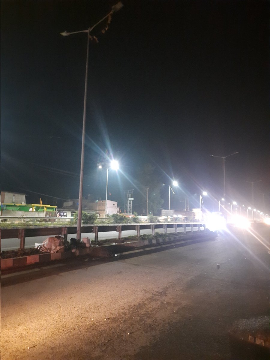 Dk3696918Kumar's tweet photo. आदरणीय मंत्री महोदय बहुत दुख के साथ आपको बताना पड़ रहा है की NH 33 रांची टू बरही। हजारीबाग नगवा टोल प्लाजा के आगे आए दिन कहीं न कहीं स्ट्रीट लाइट खराब होते रहते हैं इस लाइन में सभी काम टेंपरेरी किए गए हैं कभी अच्छा से नहीं बनाया जाता @NHAI_Official @nitin_gadkari https://t.co/F1f0aND07F