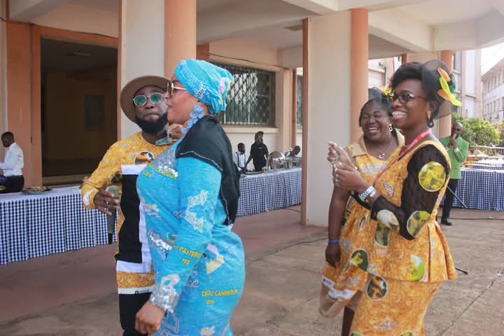 Fête Internationale du Travail

𝐋𝐞 𝐝𝐢𝐚𝐥𝐨𝐠𝐮𝐞 𝐬𝐨𝐜𝐢𝐚𝐥 𝐫𝐚𝐯𝐢𝐯é 𝐚𝐮 𝐂𝐞𝐧𝐭𝐫𝐞 𝐏𝐚𝐬𝐭𝐞𝐮𝐫 𝐝𝐮 𝐂𝐚𝐦𝐞𝐫𝐨𝐮𝐧
 #CPC  #Labourday  #travail