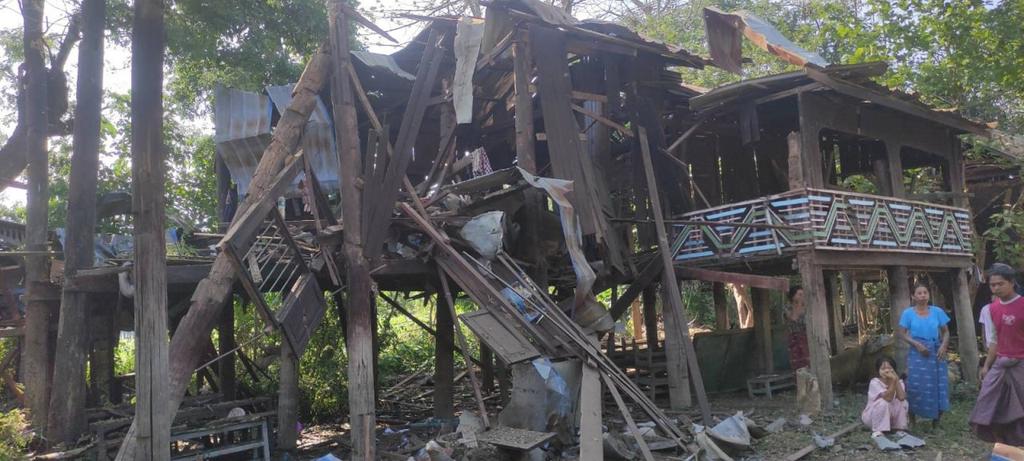zawmoethant71's tweet photo. Military council's fighter jet bombed a school in #YwaTanShyae village in western part of #Mattara Twp Mandalay Div on around 15:00 pm today. One woman was die on spot &amp; 3 woman &amp; 1 man injured.

https://t.co/cXAsYUW7Iw
#2025May03Coup
#AirBus2AirStrikes
#WhatsHappeningInMyanmar https://t.co/xvKuXq4NTr
