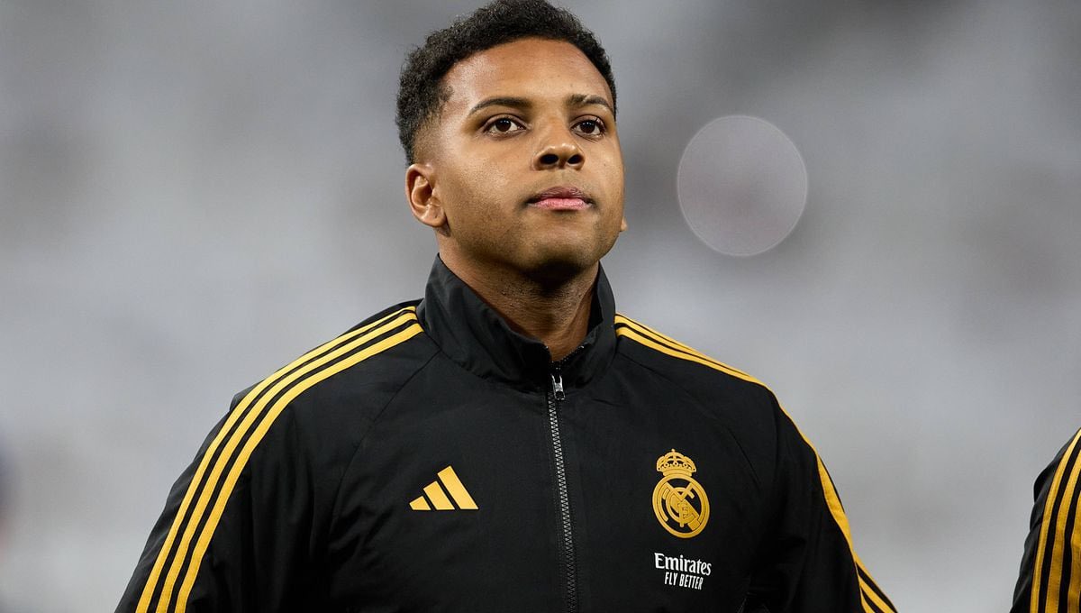 Mario___RM's tweet photo. Uno aceptó las críticas y los pitos del Bernabéu y trabajó para mejorar hasta revertir la situación.

El otro se ha borrado de un partido de Liga en el Bernabéu en cuanto ha visto que le iban a pitar y va a negociar para irse.

Más Tchouamenis y menos cometas. https://t.co/5XbvQ9iT5K
