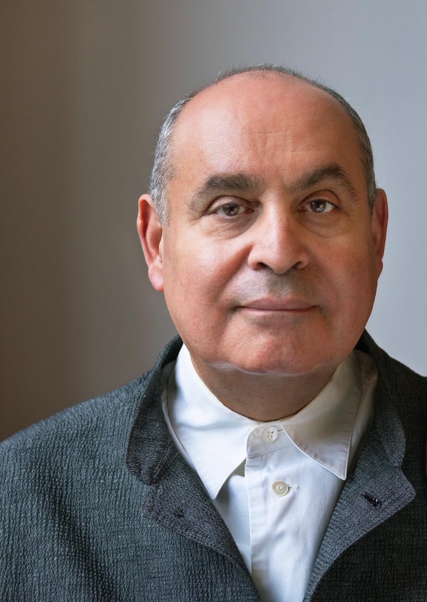 datirachida's tweet photo. Pierre Audi avait dédié sa vie à la création artistique. Il nous a quittés brusquement cette nuit, à l’âge de 67 ans.

Fondateur du Théâtre Almeida à Londres, directeur visionnaire de l’Opéra d’Amsterdam pendant trente ans, metteur en scène de dizaines de créations mondiales : il a profondément renouvelé le langage de l’opéra, par son exigence, sa liberté et son regard singulier. A la tête du Festival d’Aix et directeur artistique du Park Avenue Armory à New York, il continuait de multiplier les projets audacieux au service de l’art. 

Il laisse derrière lui une œuvre immense, un héritage vivant et une empreinte indélébile sur la scène lyrique.

J’adresse toutes mes condoléances à son épouse Marieke Peters, à ses enfants et à ses proches.