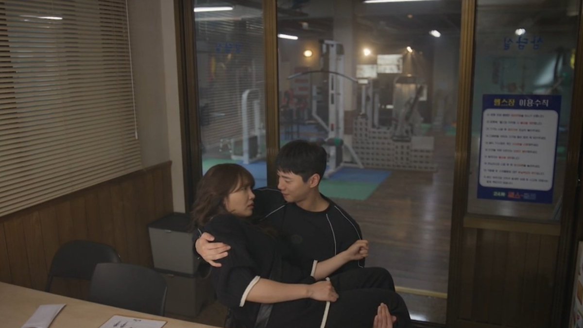 jozkajose's tweet photo. #PumpUpTheHealthyLove menginspirasi bngt. Pas Miran mau ubah gaya hidup biar mantan nyesel, HyunJung blg "kamu ga akan peduli lg dia nyesel atau ga". Gaya hidup sehat itu bukan balas dendam tp justru demi kebaikan diri sendiri 💪

#PumpUpTheHealthyLoveEp2 #LeeJunYoung #JungEunji https://t.co/dllfu1WJMa