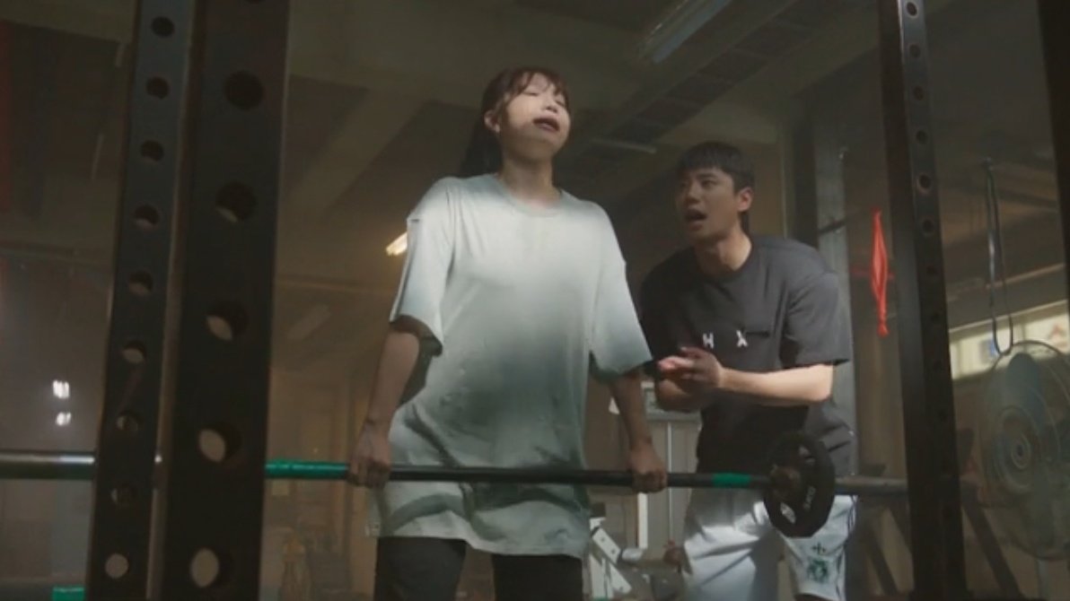jozkajose's tweet photo. #PumpUpTheHealthyLove menginspirasi bngt. Pas Miran mau ubah gaya hidup biar mantan nyesel, HyunJung blg "kamu ga akan peduli lg dia nyesel atau ga". Gaya hidup sehat itu bukan balas dendam tp justru demi kebaikan diri sendiri 💪

#PumpUpTheHealthyLoveEp2 #LeeJunYoung #JungEunji https://t.co/dllfu1WJMa