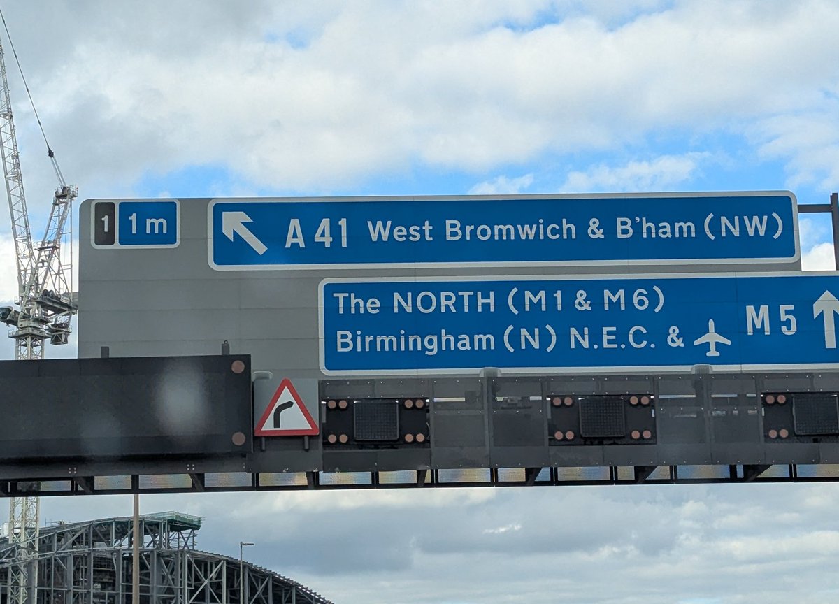 Big up you beautiful boing boinging Baggy bastards 🫡

Been a miserable trip home with faceache next to me 🥹 (Luton supporting wife)